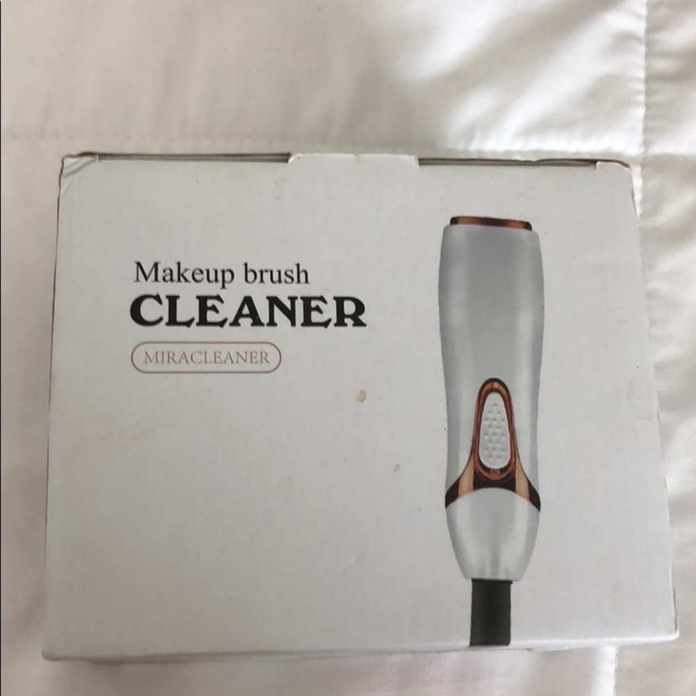 NWT makeup brush cleaner
